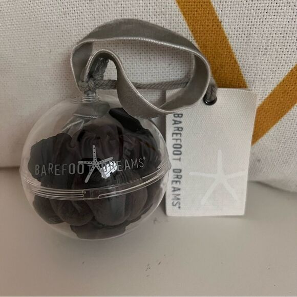 BAREFOOT DREAMS LUXECHIC AND SILK SCRUNCHIE SET Black NEW MSRP $45 main image 4